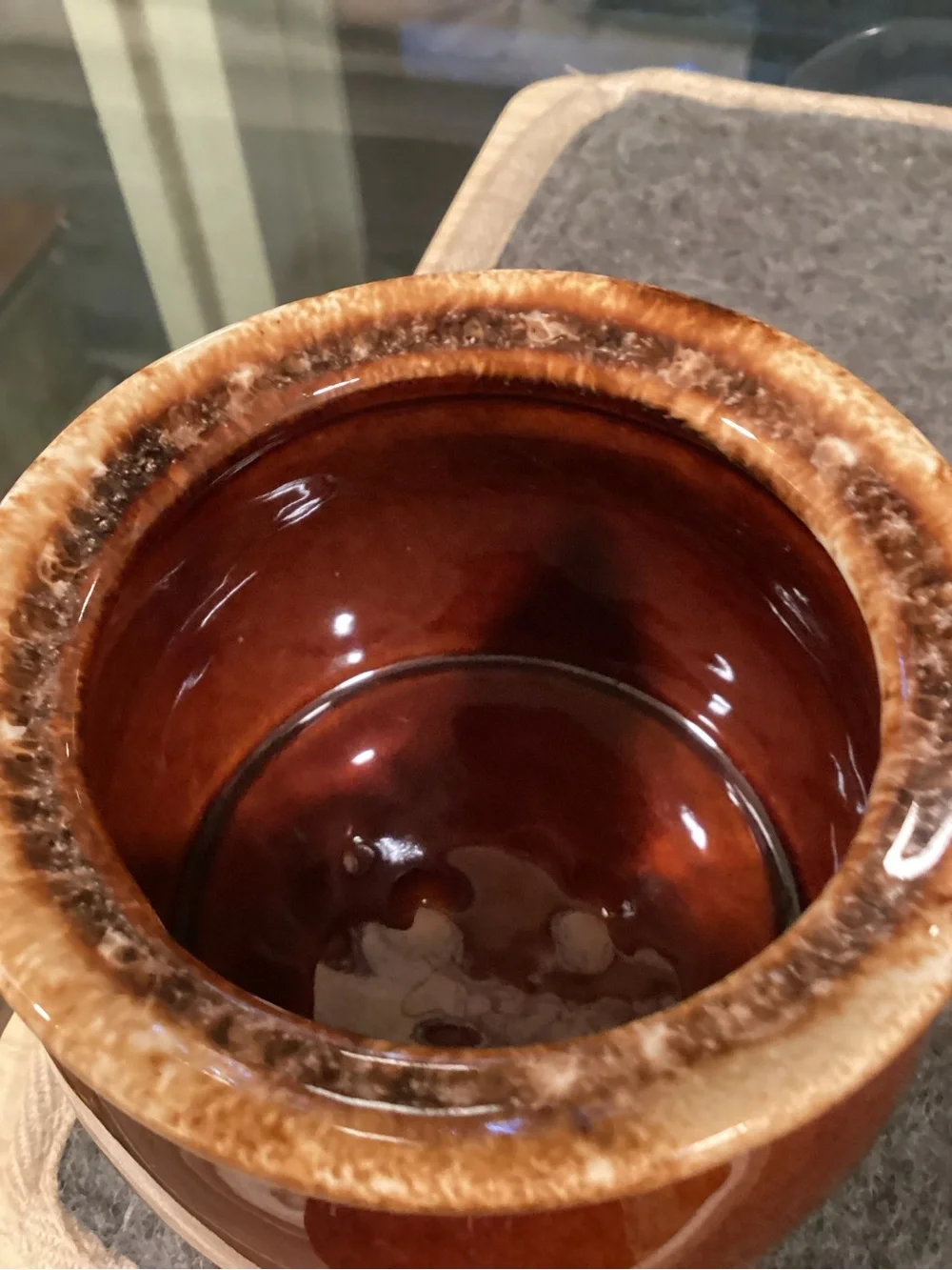 Hull pottery Vtg Bean Crock, drip glazed 4” tall